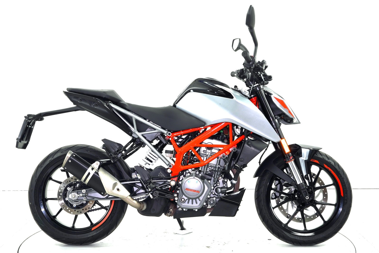 KTM Duke 125 ABS-showroom-element-3