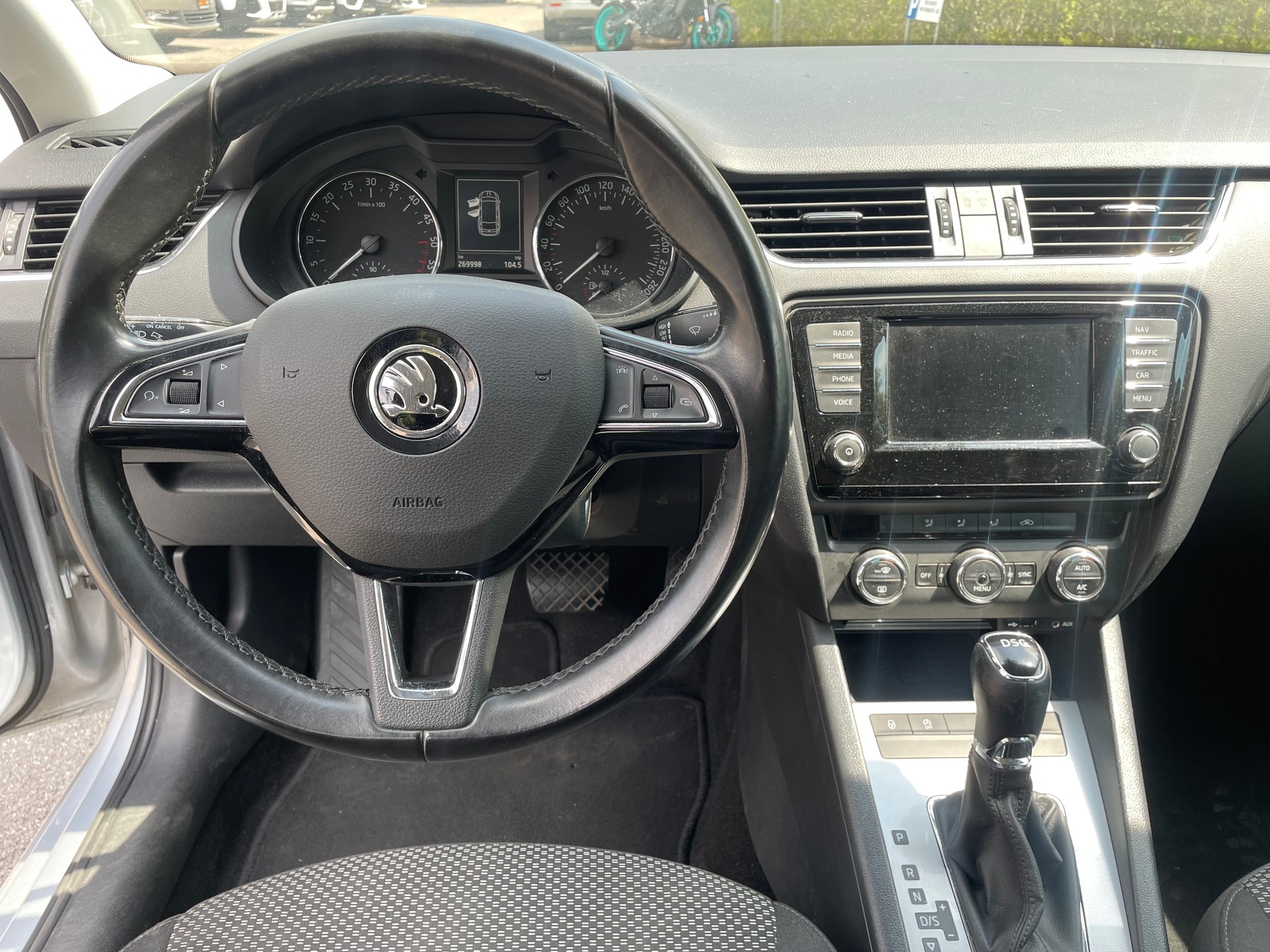 SKODA Octavia Combi 1.6 TDI Ambition DSG-image-7