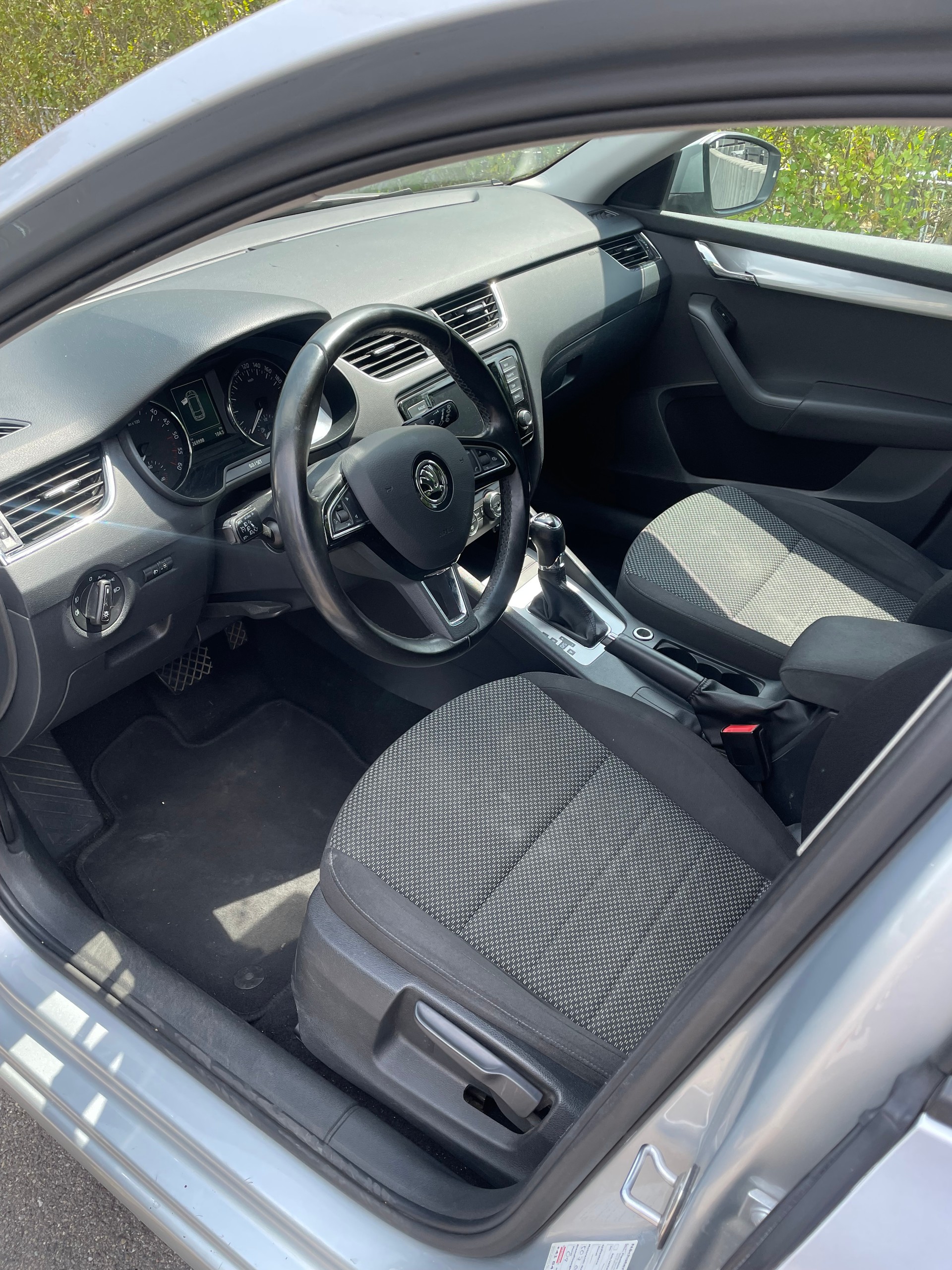 SKODA Octavia Combi 1.6 TDI Ambition DSG-image-4