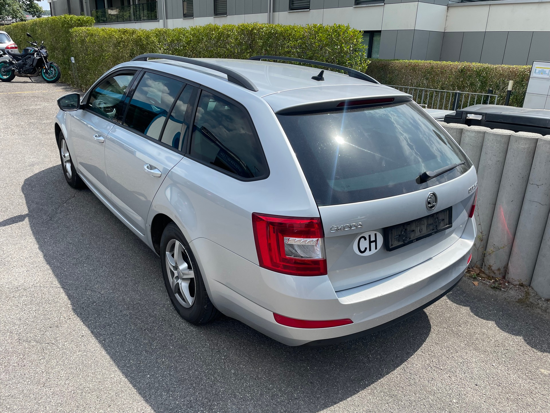 SKODA Octavia Combi 1.6 TDI Ambition DSG-image-2