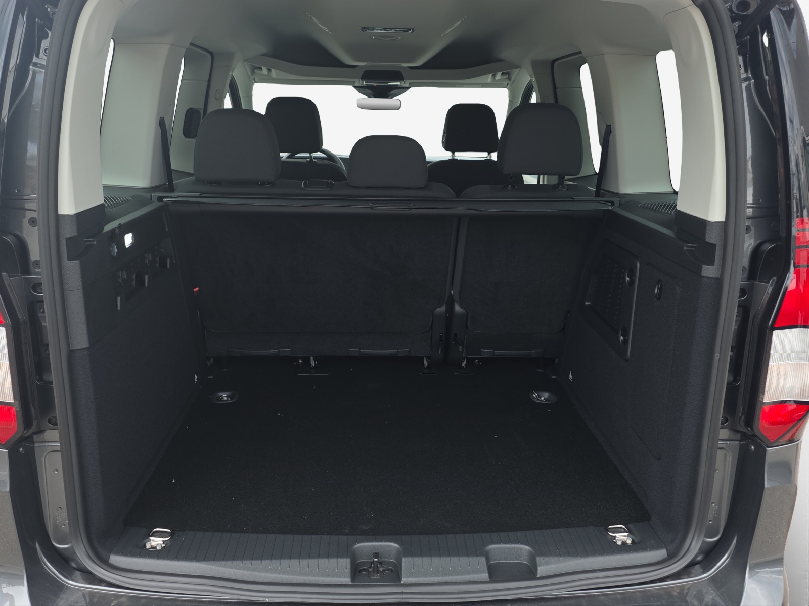 VW Caddy 1.5 TSI Plug in Hybrid Liberty DSG-image-12
