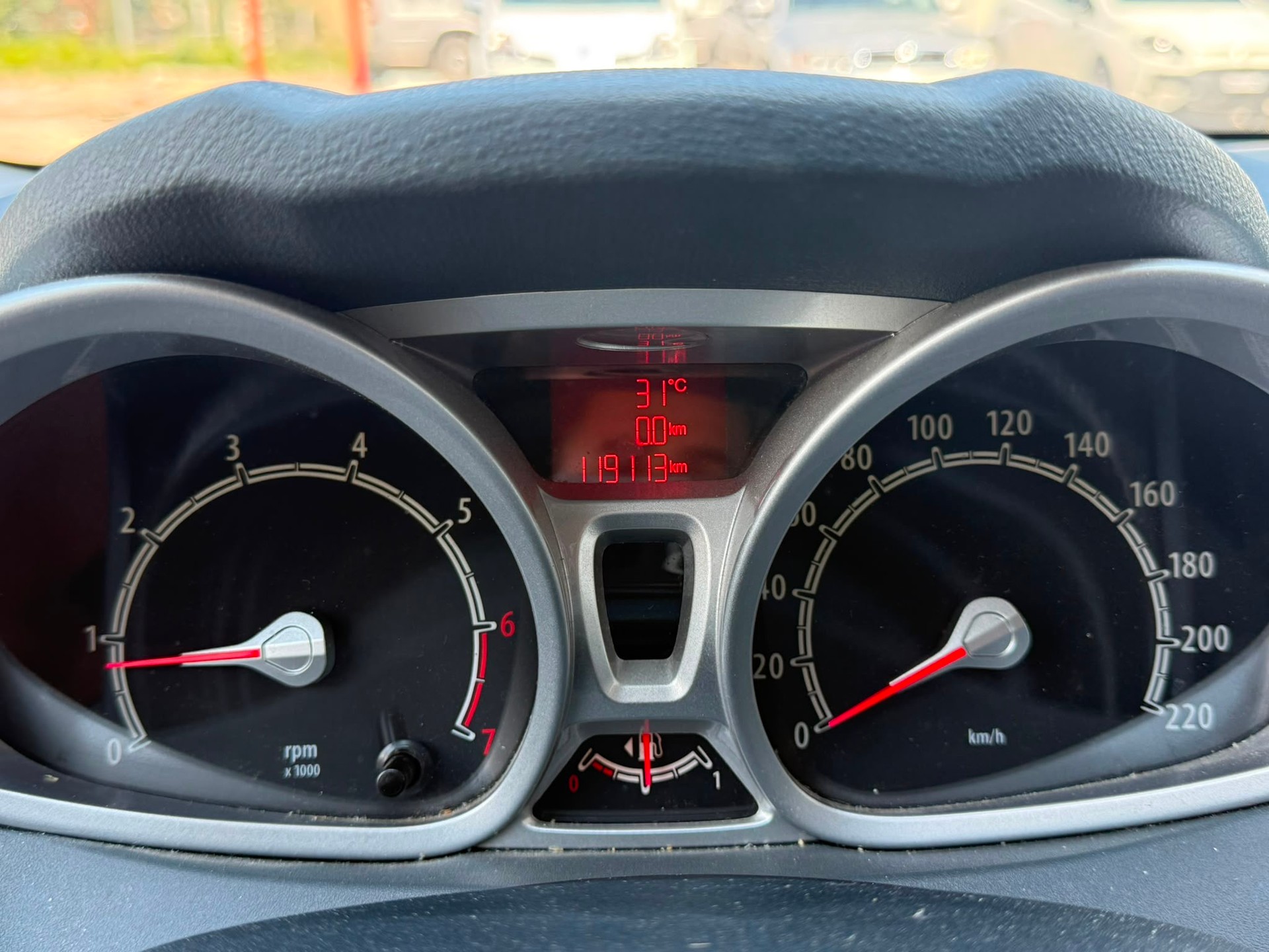 FORD Fiesta 1.4 16V Titanium-image-8