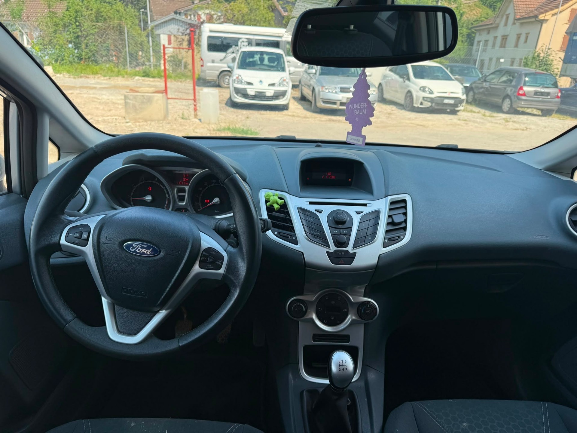 FORD Fiesta 1.4 16V Titanium-image-9