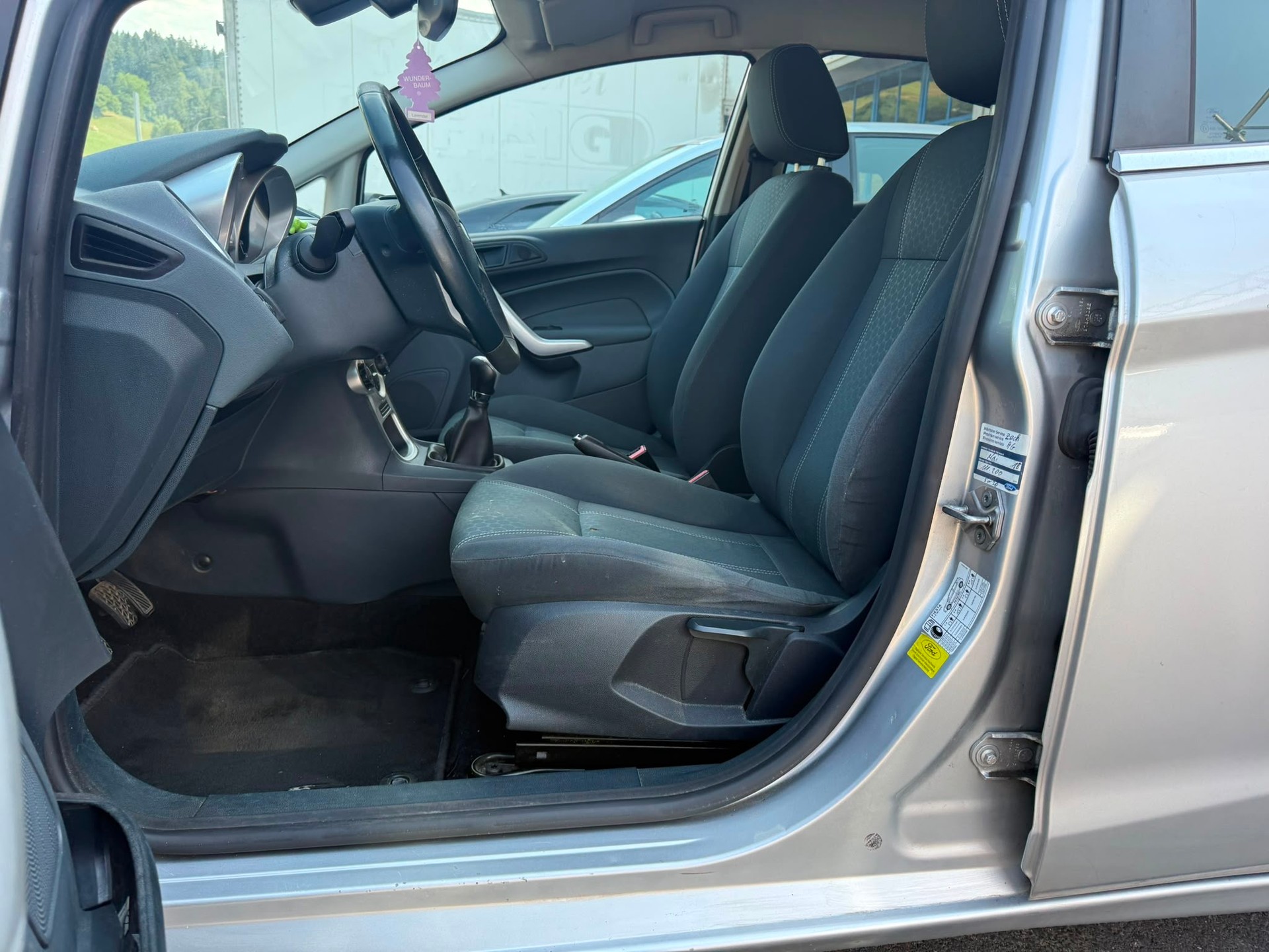 FORD Fiesta 1.4 16V Titanium-image-7