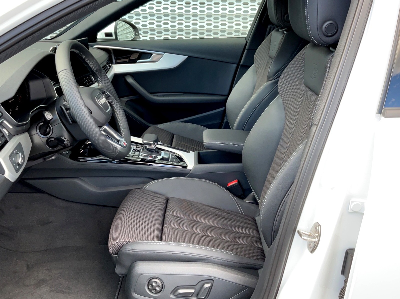 AUDI A4 Avant 40 TDI advanced Attraction quattro S-tronic-image-9