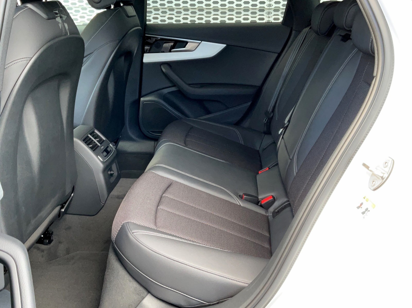 AUDI A4 Avant 40 TDI advanced Attraction quattro S-tronic-image-10