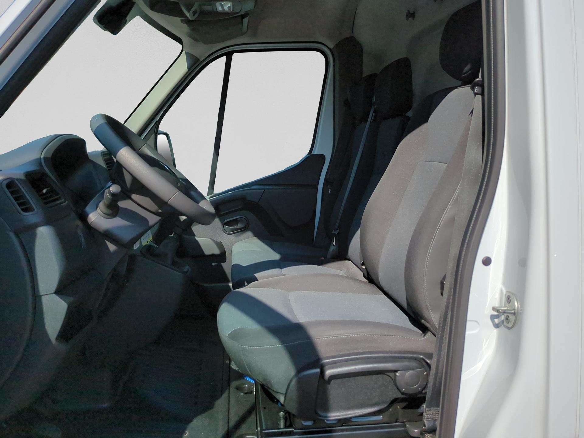 RENAULT Master T35 2.3 Blue dCi 135 L2H2-image-8