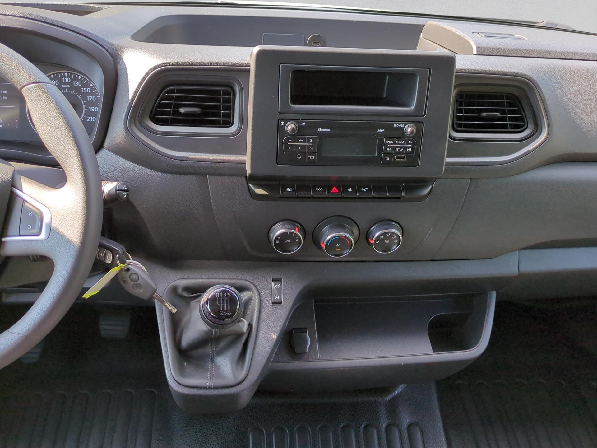 RENAULT Master T35 2.3 Blue dCi 135 L2H2-image-11