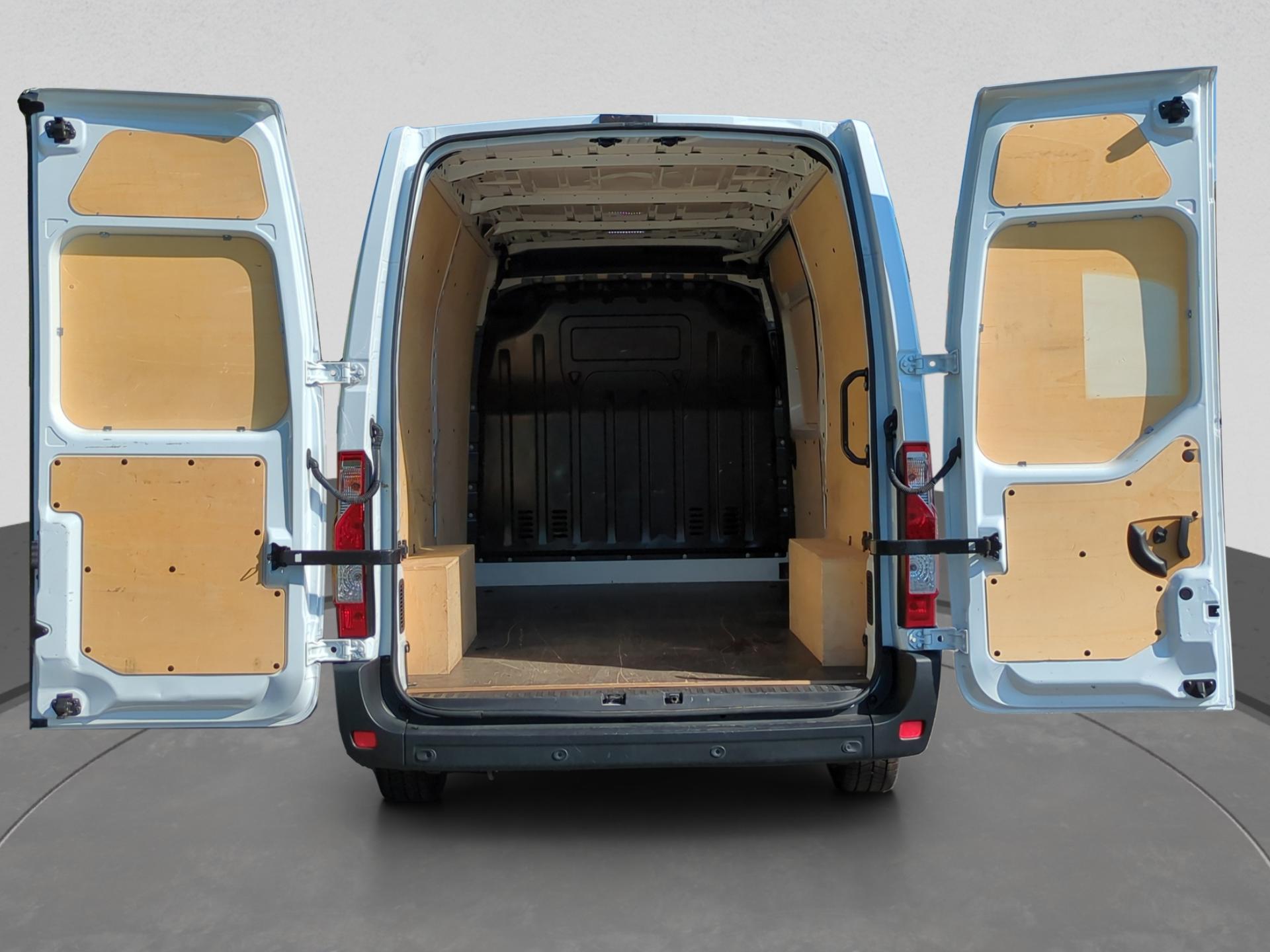RENAULT Master T35 2.3 Blue dCi 135 L2H2-image-23