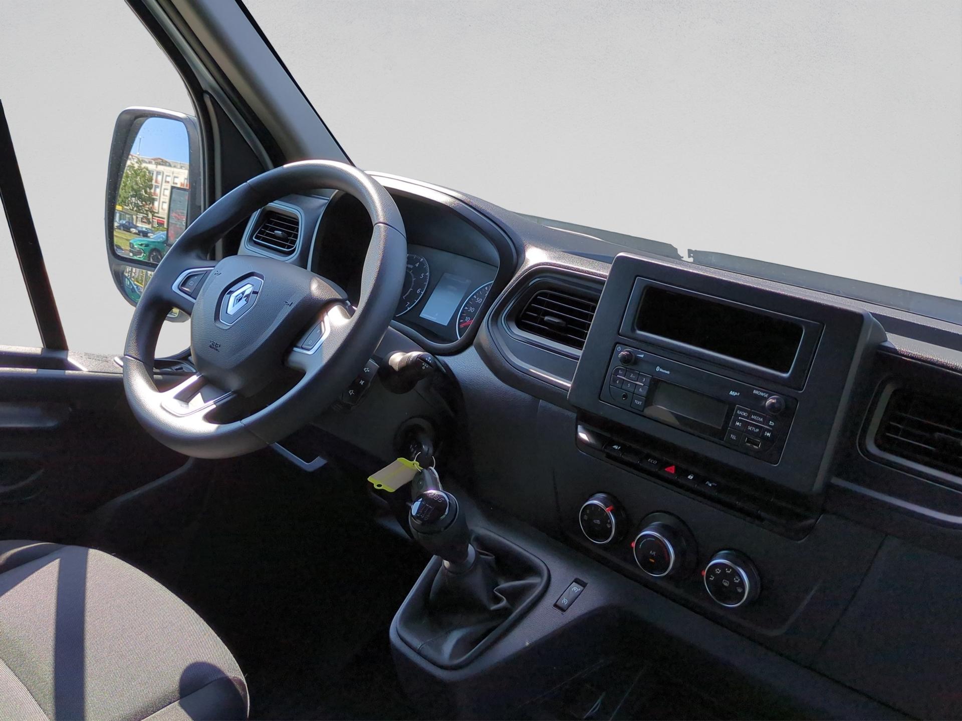 RENAULT Master T35 2.3 Blue dCi 135 L2H2-image-13