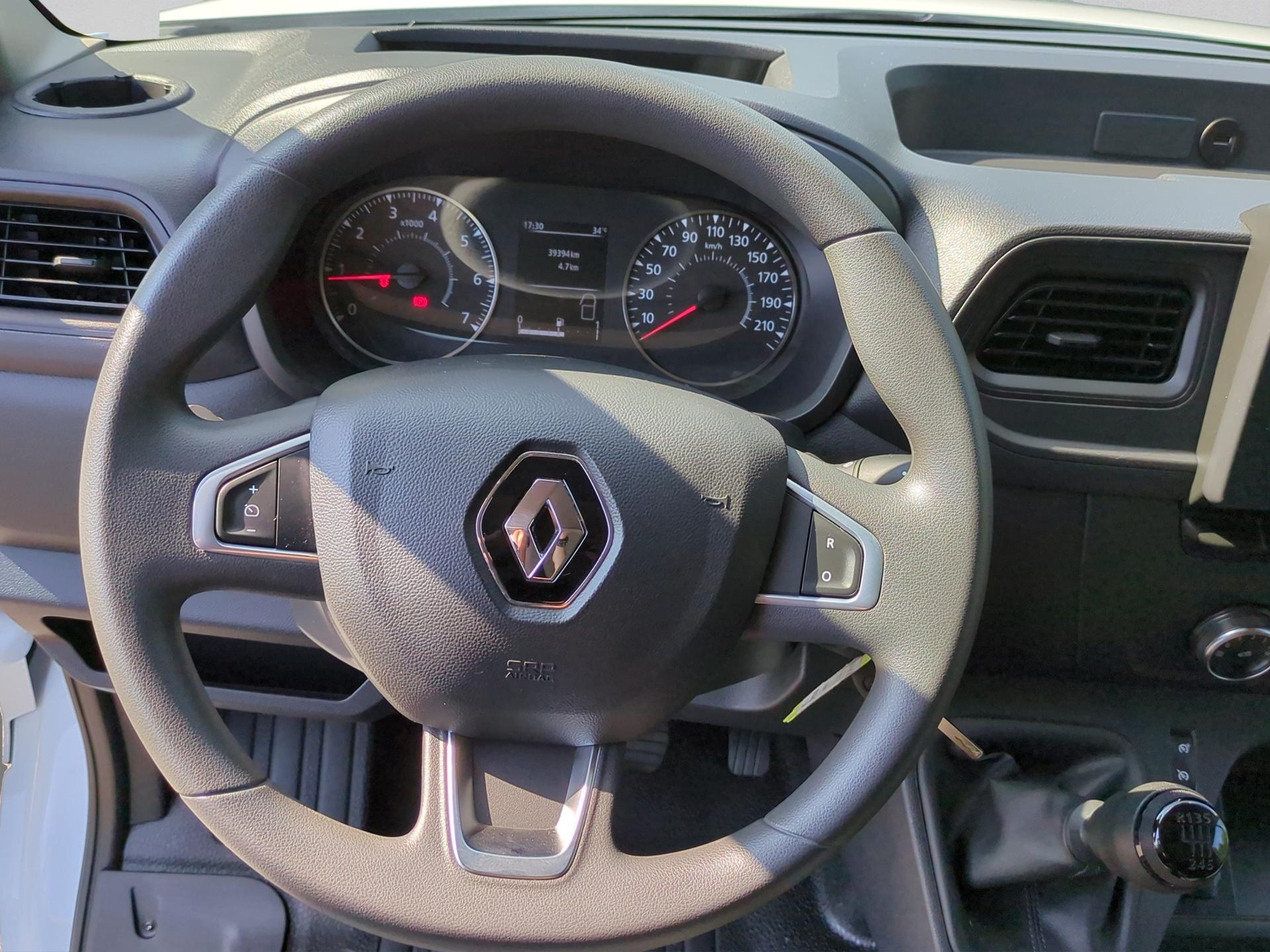 RENAULT Master T35 2.3 Blue dCi 135 L2H2-image-9