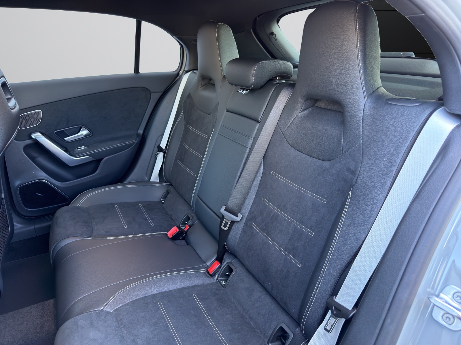 MERCEDES-BENZ A 250 4Matic 8G-DCT-image-12