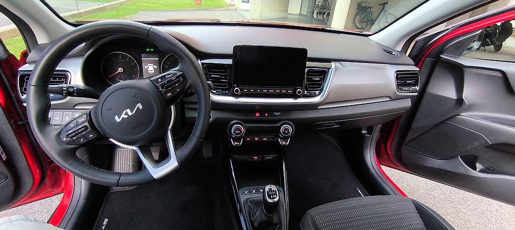 KIA STONIC-image-2