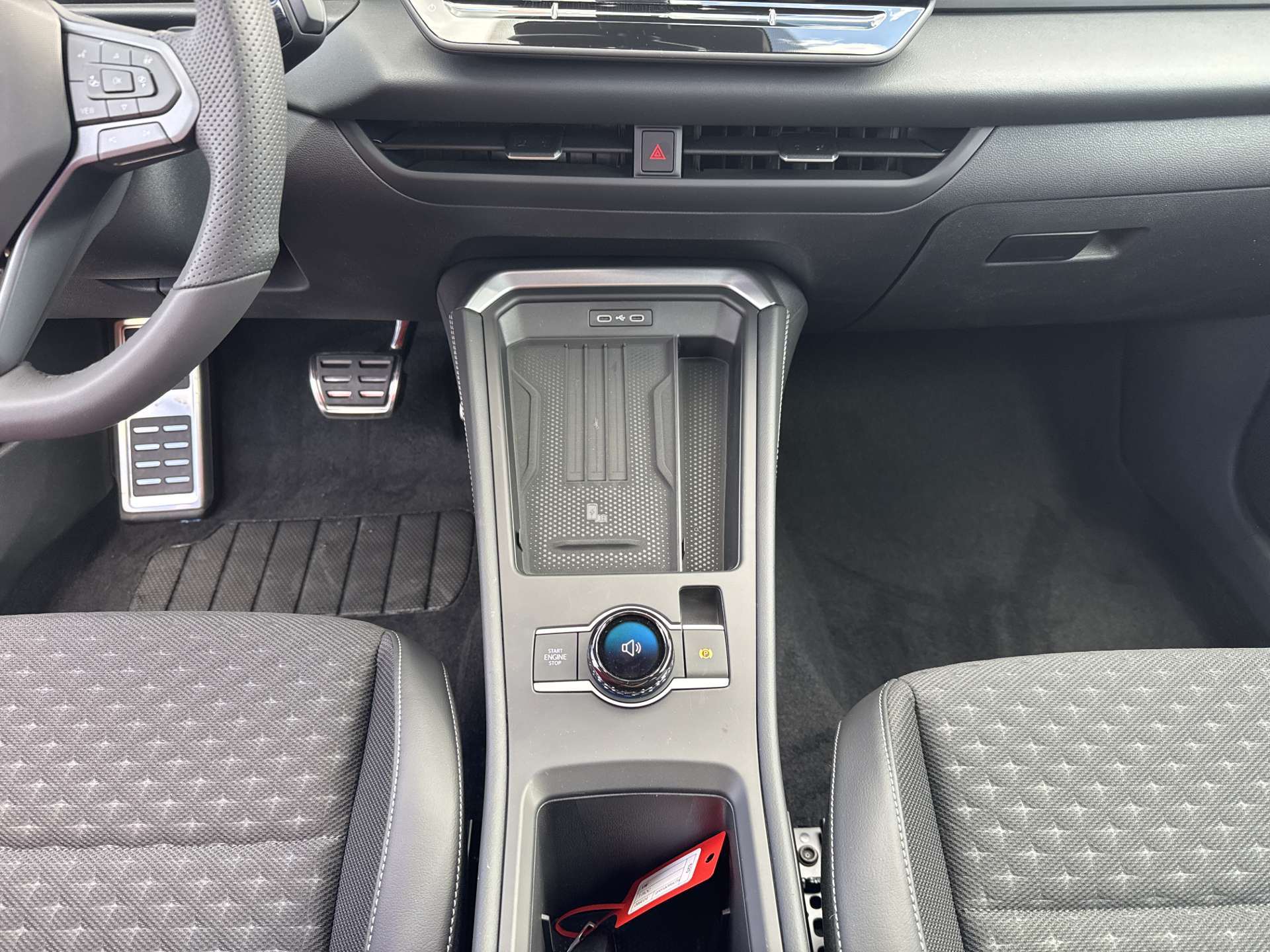 VW T-Roc 1.5 eTSi mHEV R-Line DSG-Automat-image-11