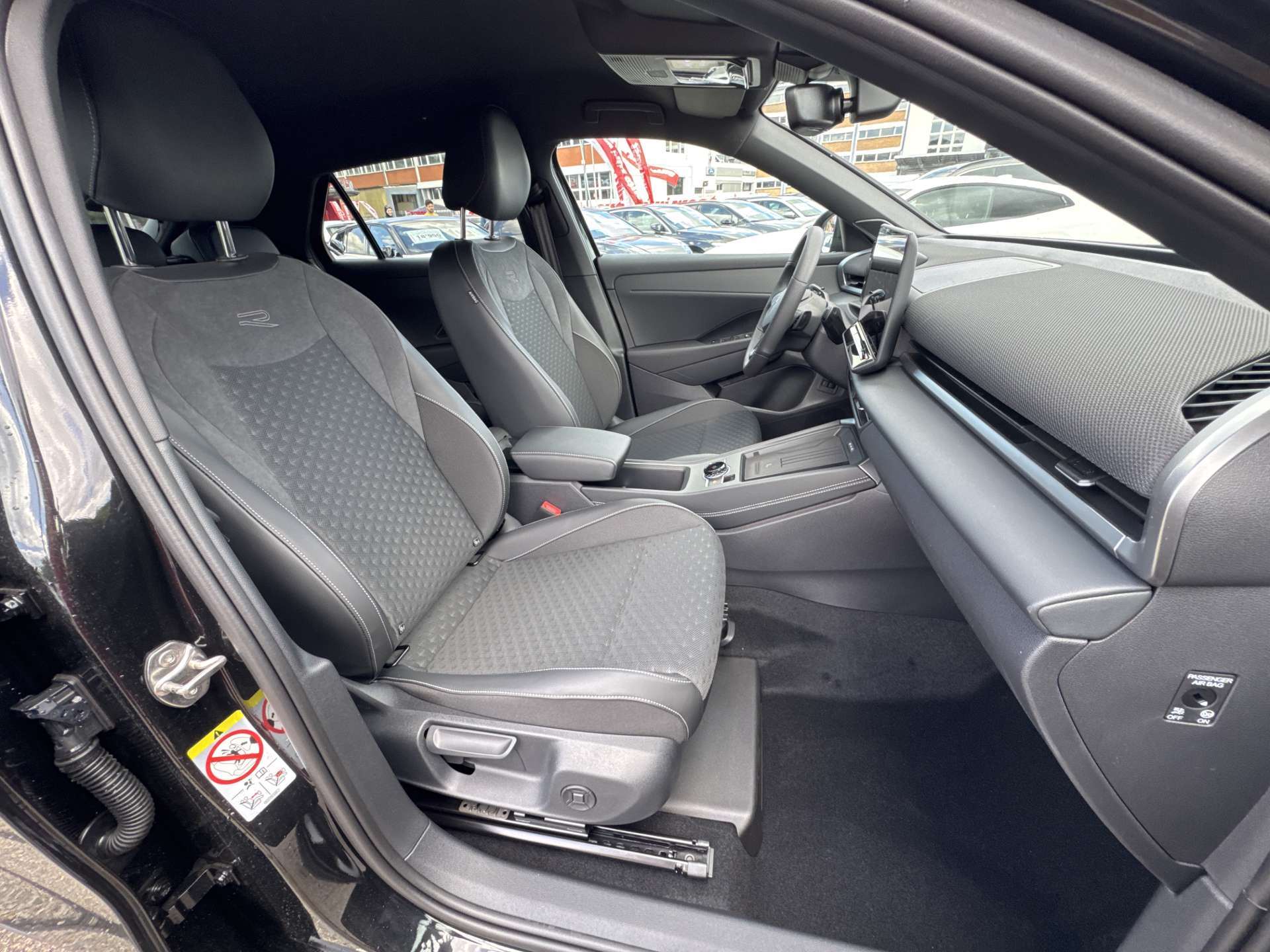 VW T-Roc 1.5 eTSi mHEV R-Line DSG-Automat-image-12
