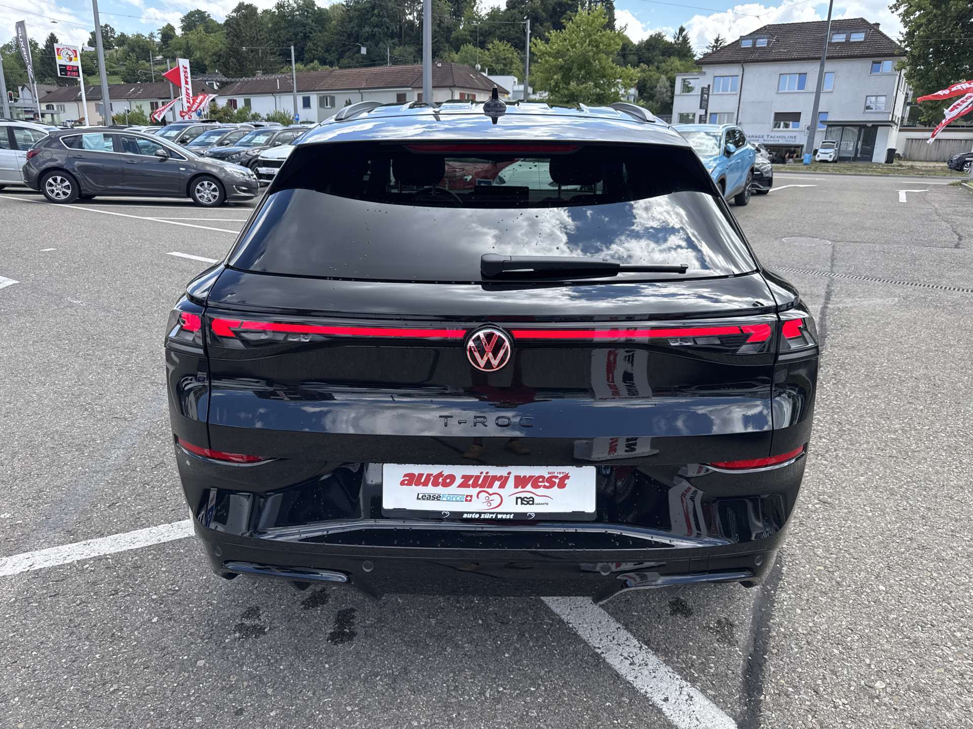 VW T-Roc 1.5 eTSi mHEV R-Line DSG-Automat-image-14