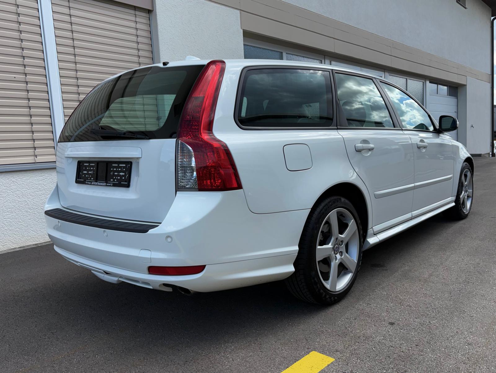 VOLVO V50 D3 R-Design Geartronic-image-2