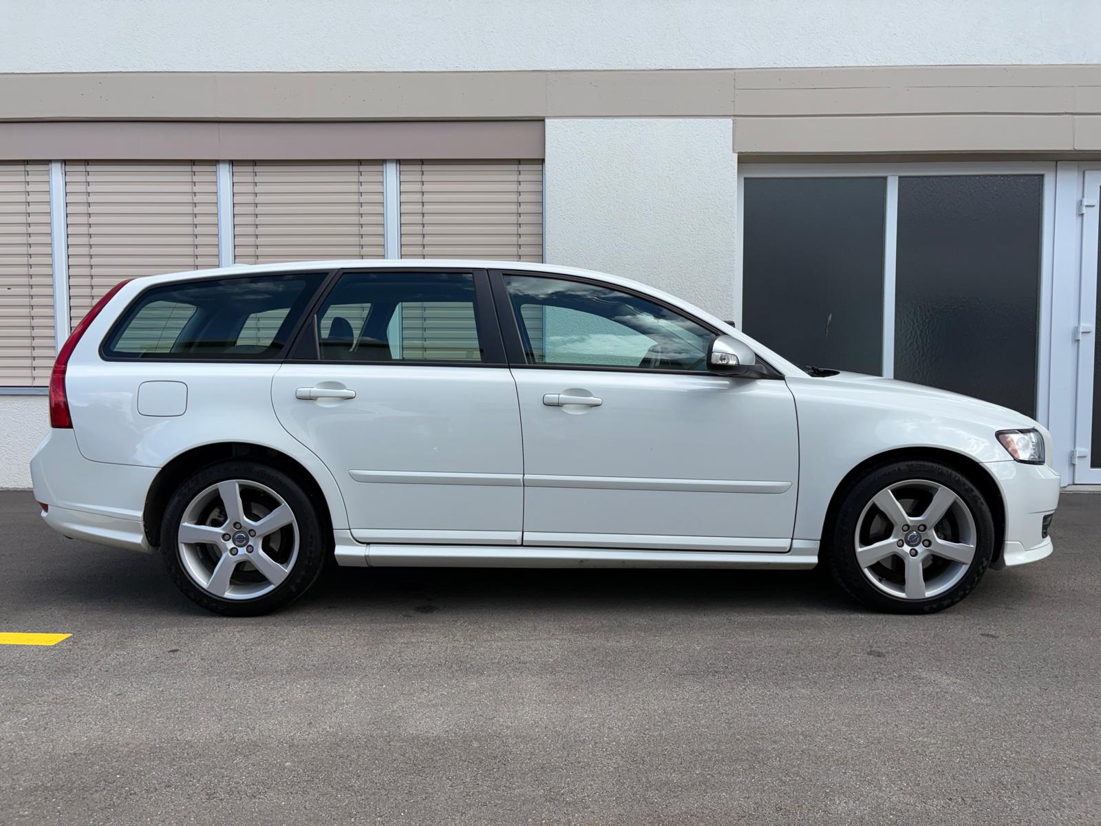 VOLVO V50 D3 R-Design Geartronic-image-1