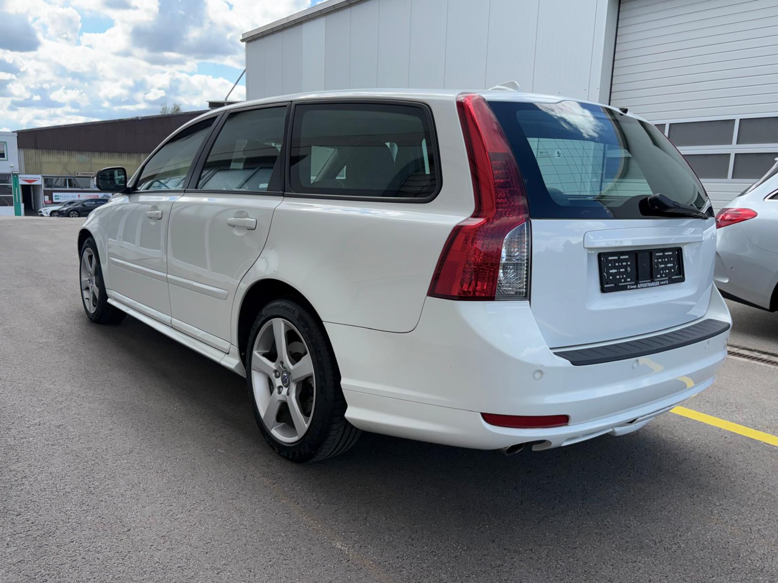VOLVO V50 D3 R-Design Geartronic-image-4