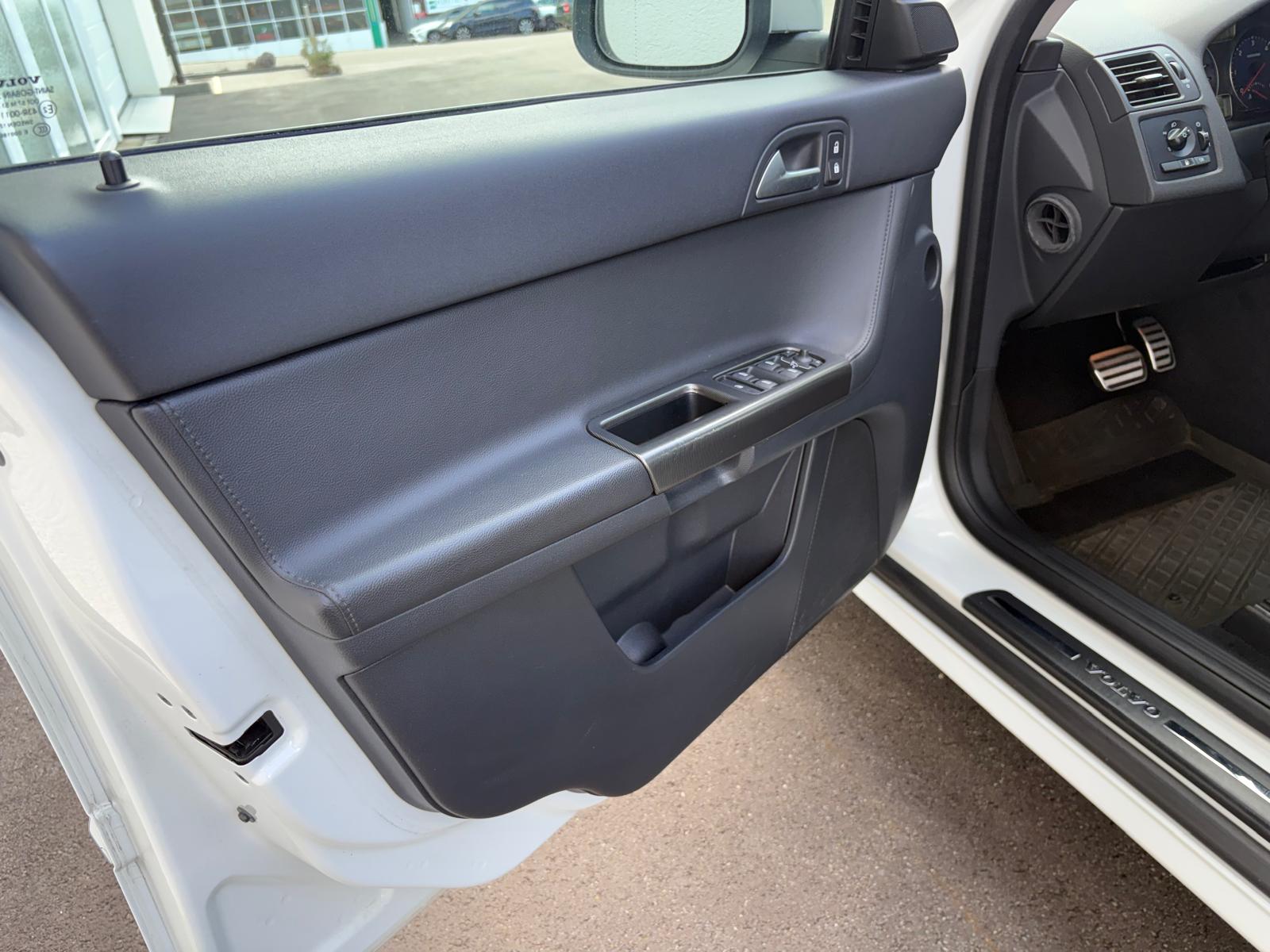 VOLVO V50 D3 R-Design Geartronic-image-5