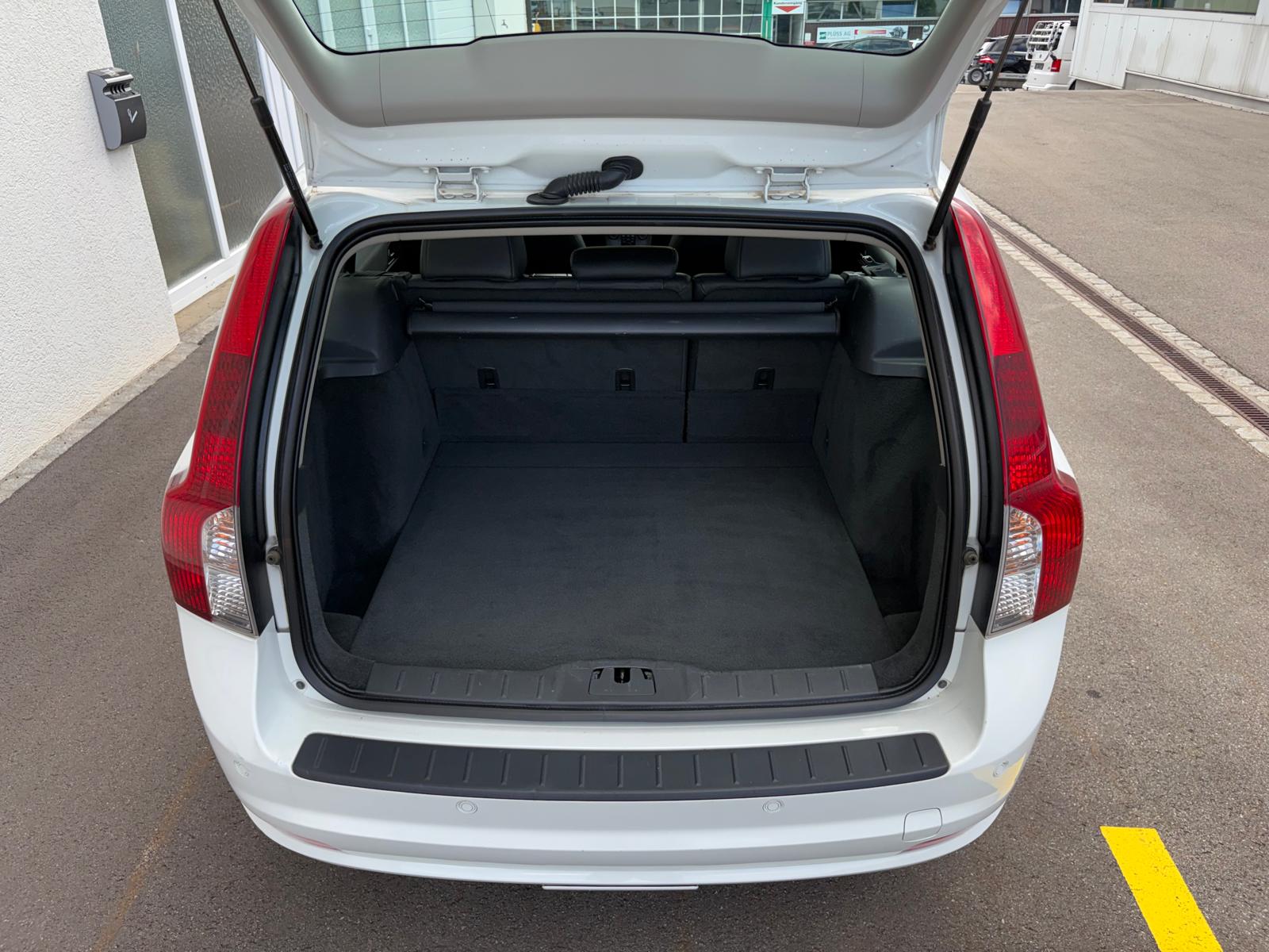 VOLVO V50 D3 R-Design Geartronic-image-12