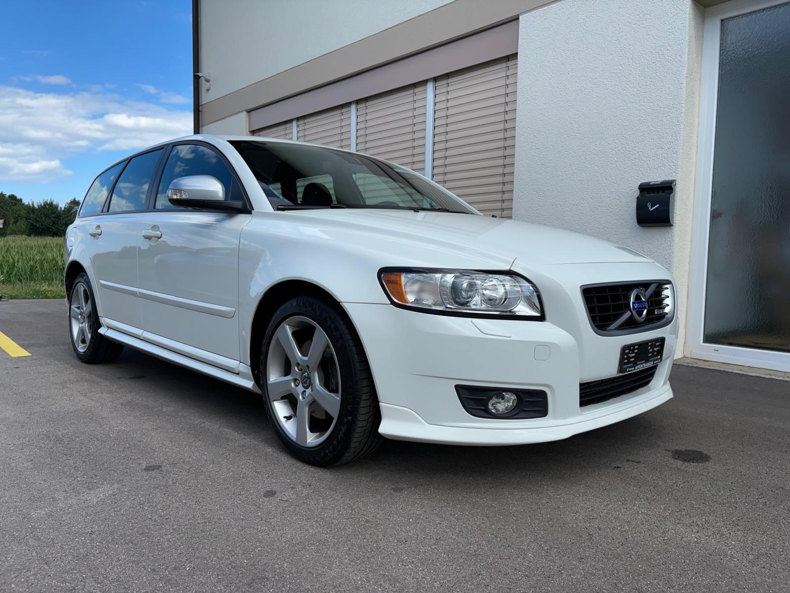 VOLVO V50 D3 R-Design Geartronic-image-0
