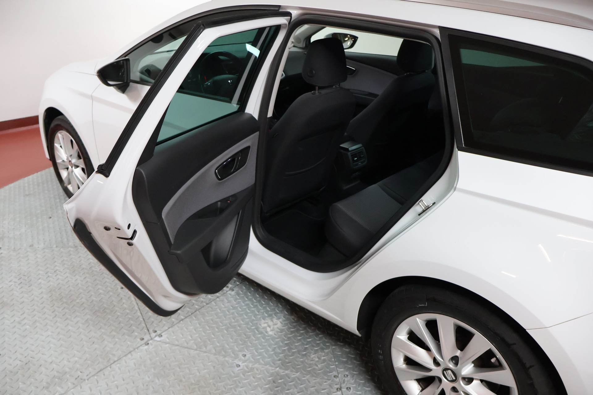 SEAT Leon ST 2.0 TDI CR Style DSG-image-14