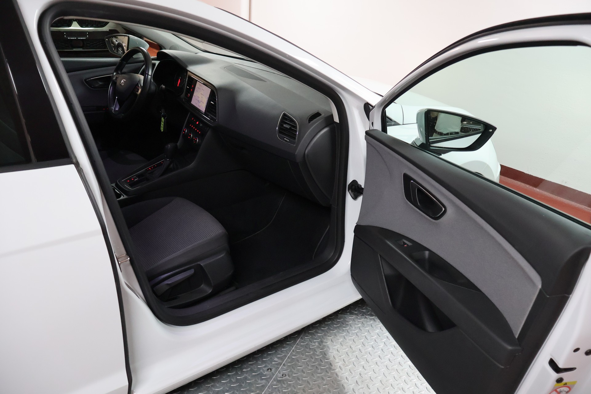 SEAT Leon ST 2.0 TDI CR Style DSG-image-13