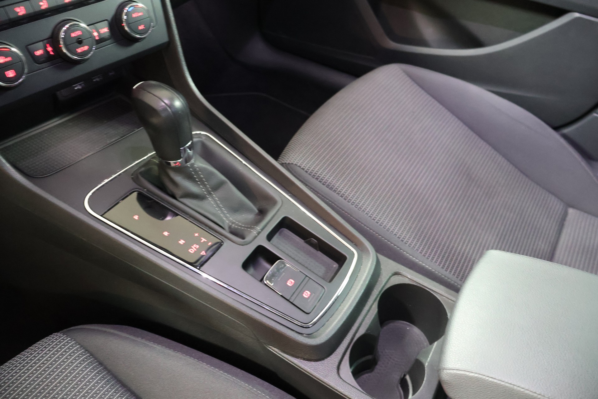 SEAT Leon ST 2.0 TDI CR Style DSG-image-11
