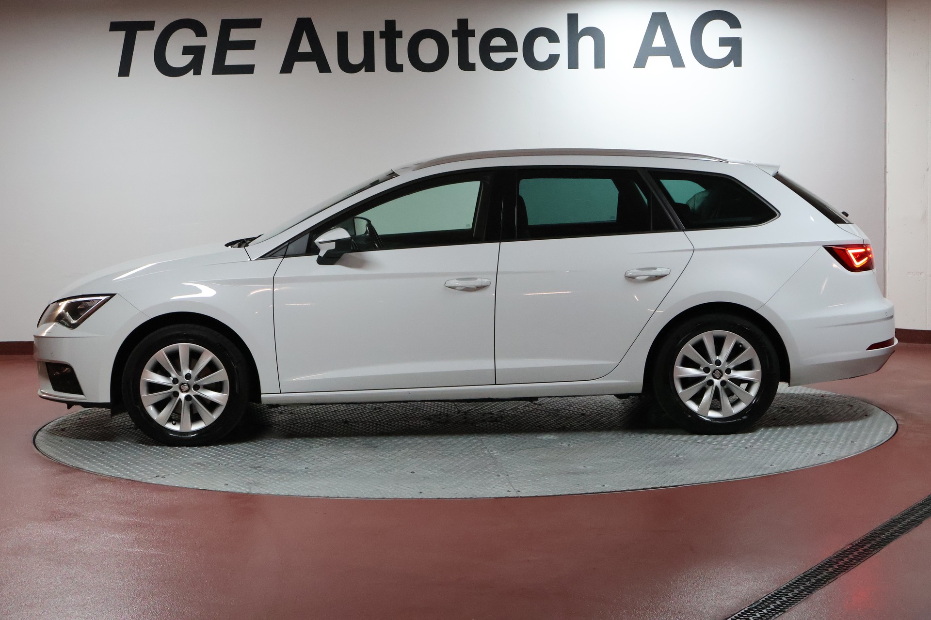 SEAT Leon ST 2.0 TDI CR Style DSG-image-3