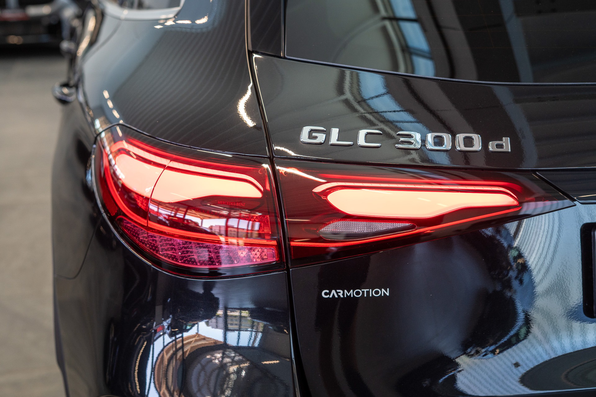 MERCEDES-BENZ GLC 300 d 4matic AMG Line / Anhängerkupplung / Memory Sitze / Ambiente-image-8
