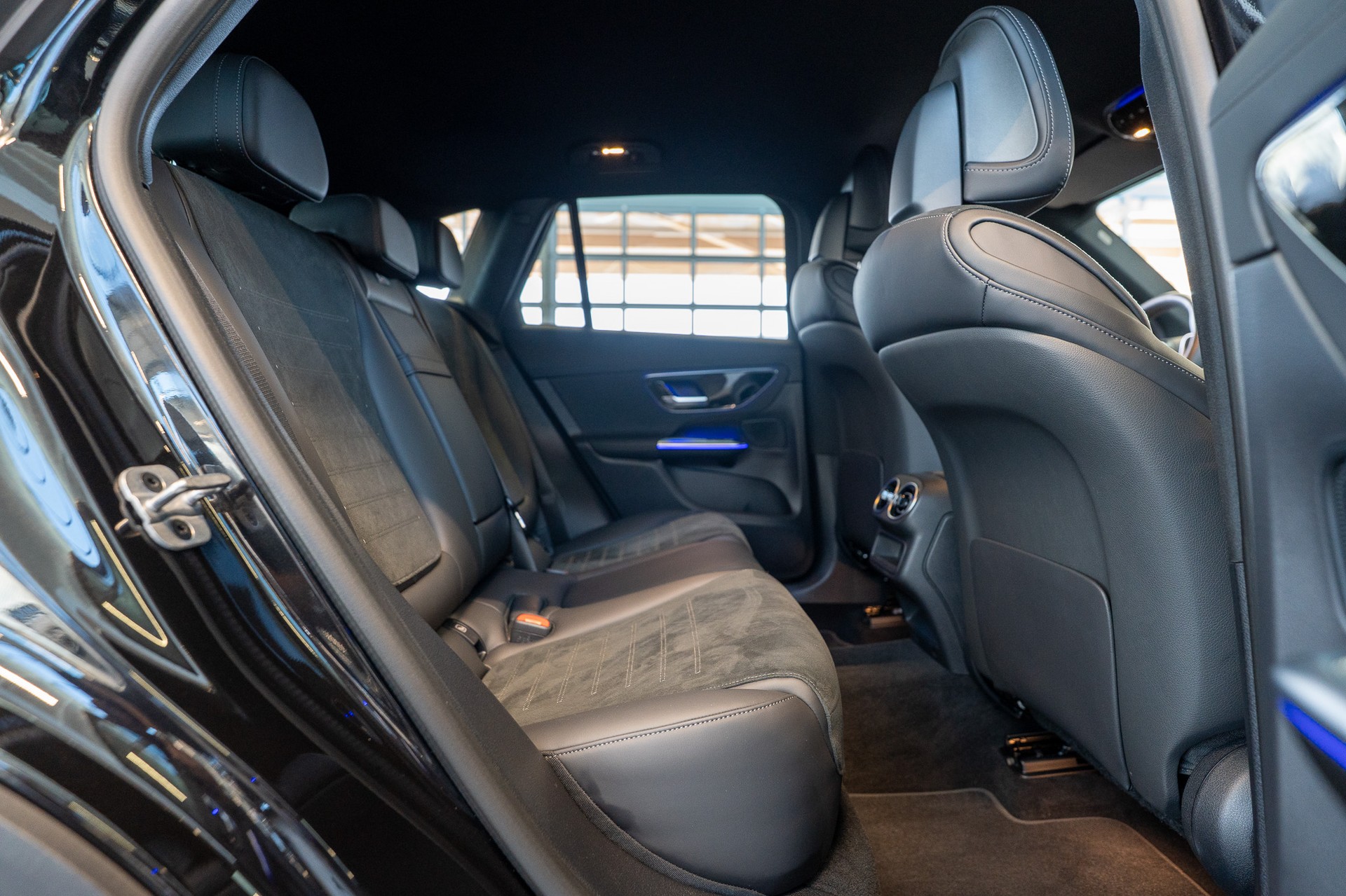 MERCEDES-BENZ GLC 300 d 4matic AMG Line / Anhängerkupplung / Memory Sitze / Ambiente-image-15