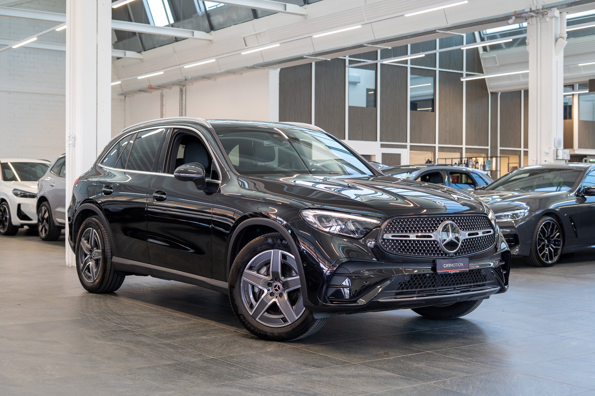 MERCEDES-BENZ GLC 300 d 4matic AMG Line / Anhängerkupplung / Memory Sitze / Ambiente-showroom-element-2