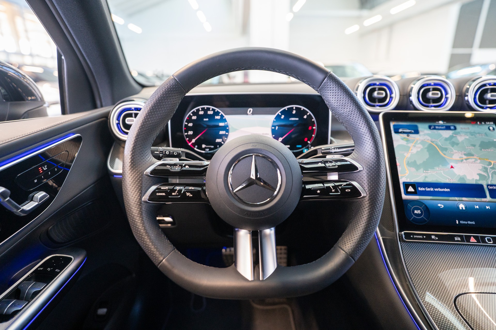 MERCEDES-BENZ GLC 300 d 4matic AMG Line / Anhängerkupplung / Memory Sitze / Ambiente-image-19