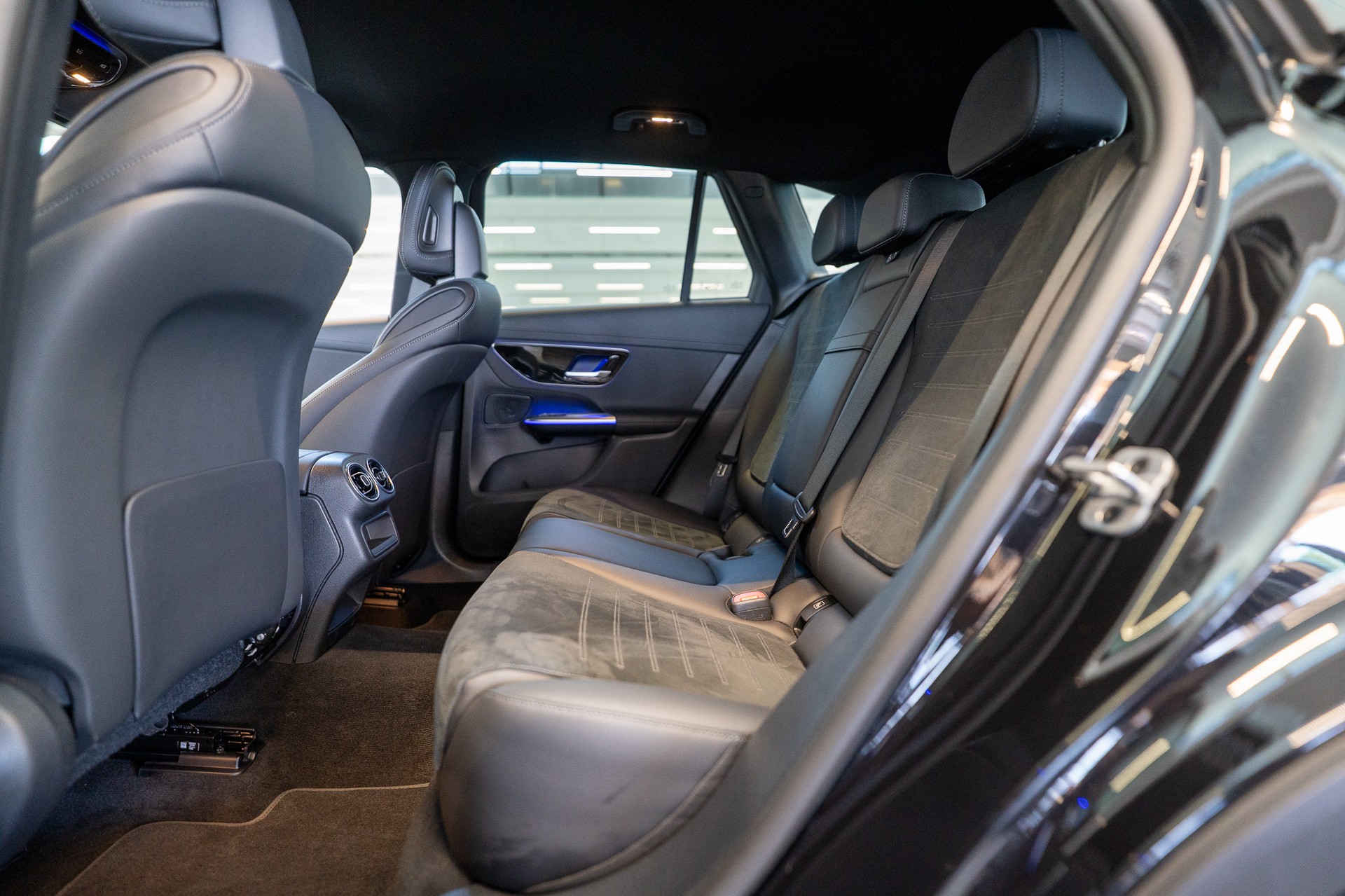 MERCEDES-BENZ GLC 300 d 4matic AMG Line / Anhängerkupplung / Memory Sitze / Ambiente-image-14
