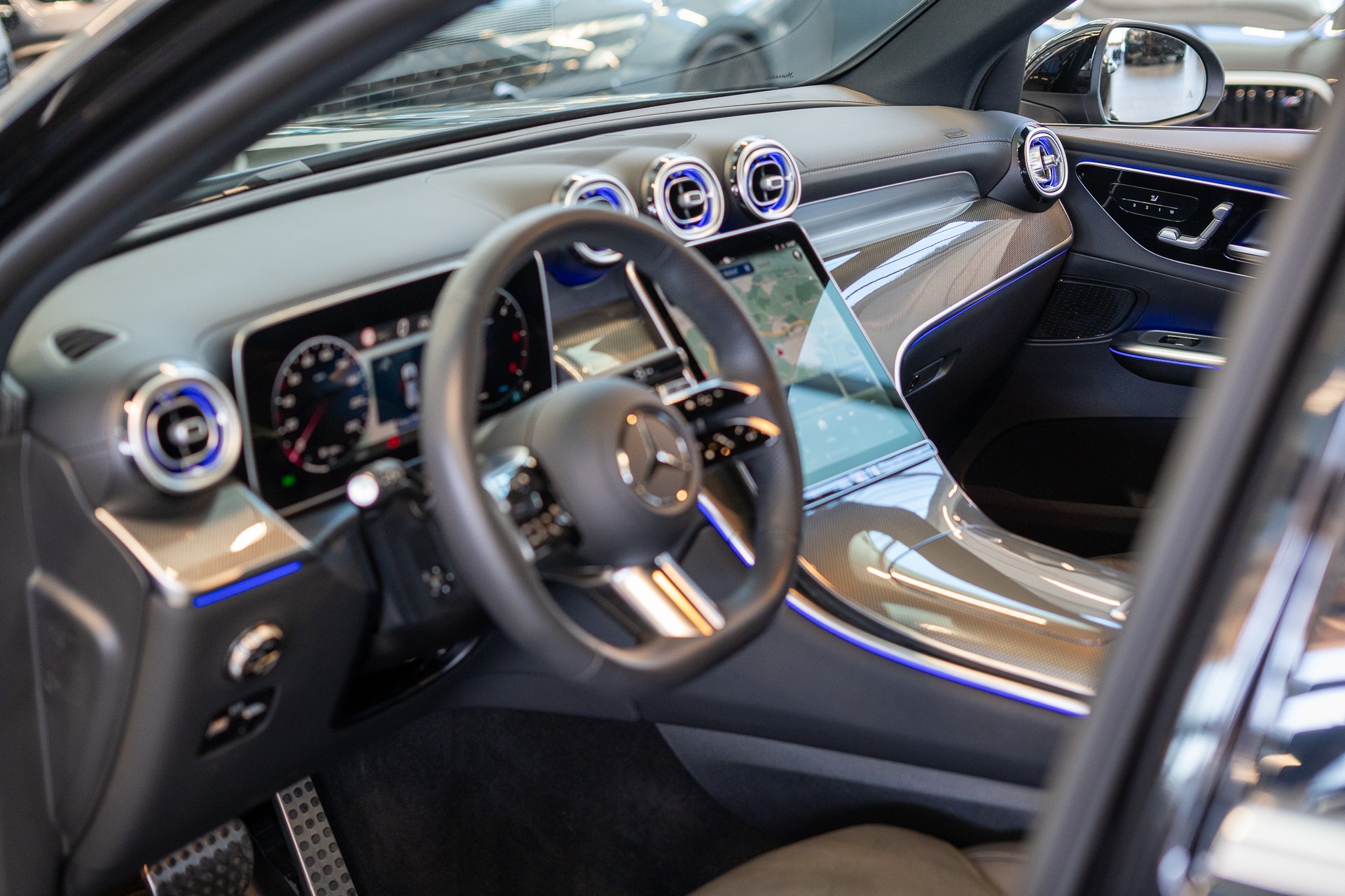MERCEDES-BENZ GLC 300 d 4matic AMG Line / Anhängerkupplung / Memory Sitze / Ambiente-image-11