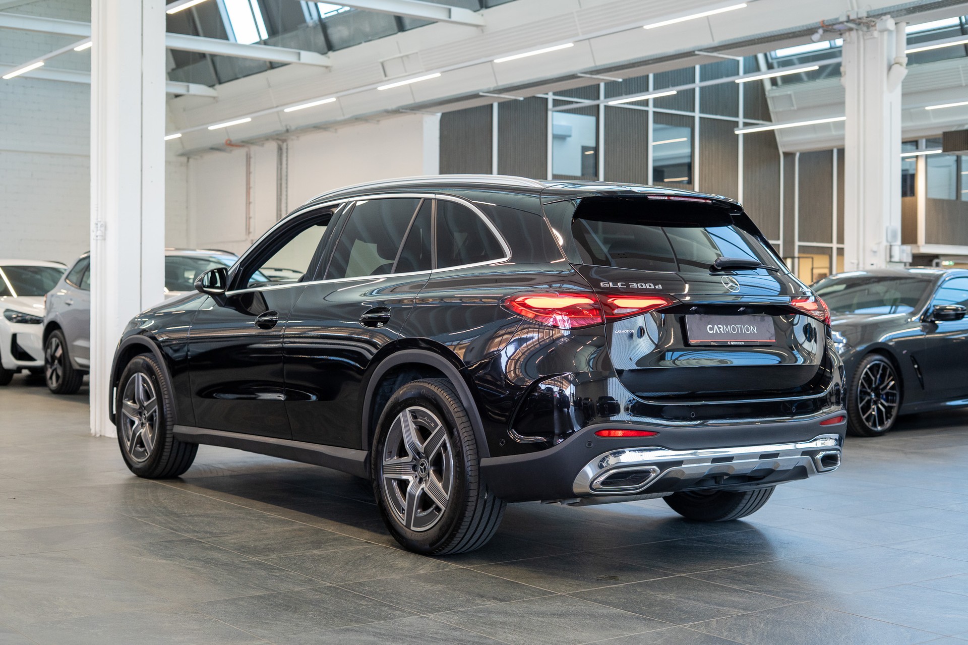 MERCEDES-BENZ GLC 300 d 4matic AMG Line / Anhängerkupplung / Memory Sitze / Ambiente-showroom-element-3