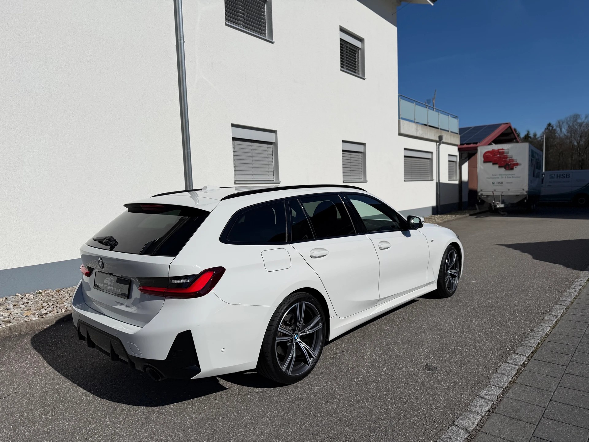 BMW 320d xDrive 48V Touring Steptronic M Sport-image-6