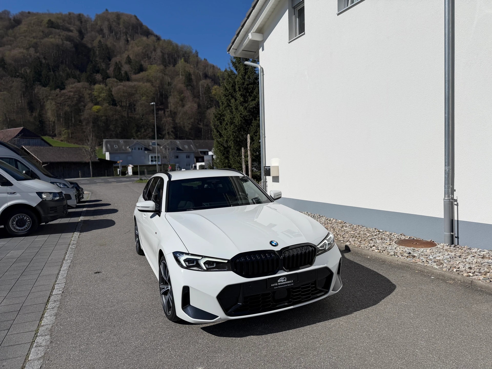 BMW 320d xDrive 48V Touring Steptronic M Sport-image-0