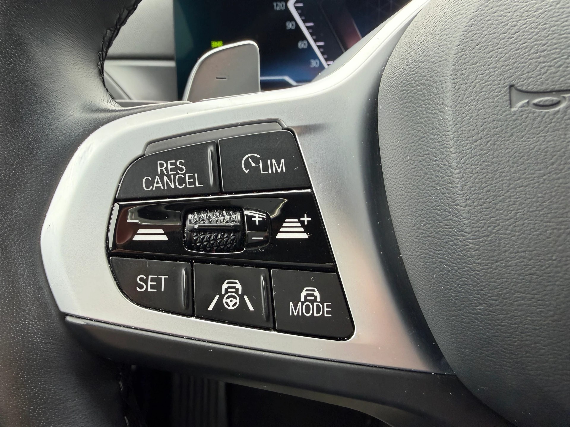BMW 320d xDrive 48V Touring Steptronic M Sport-image-20