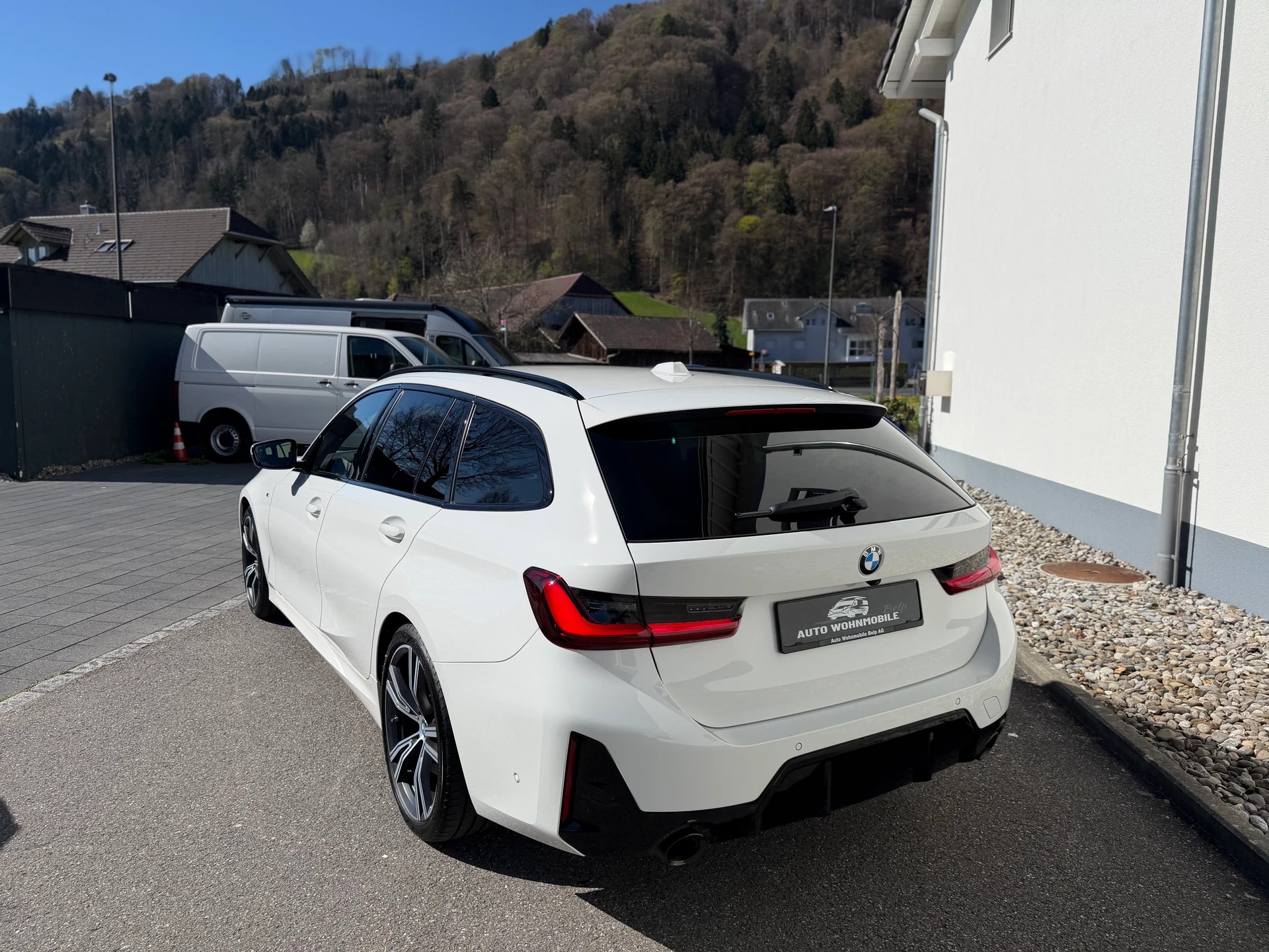 BMW 320d xDrive 48V Touring Steptronic M Sport-image-14