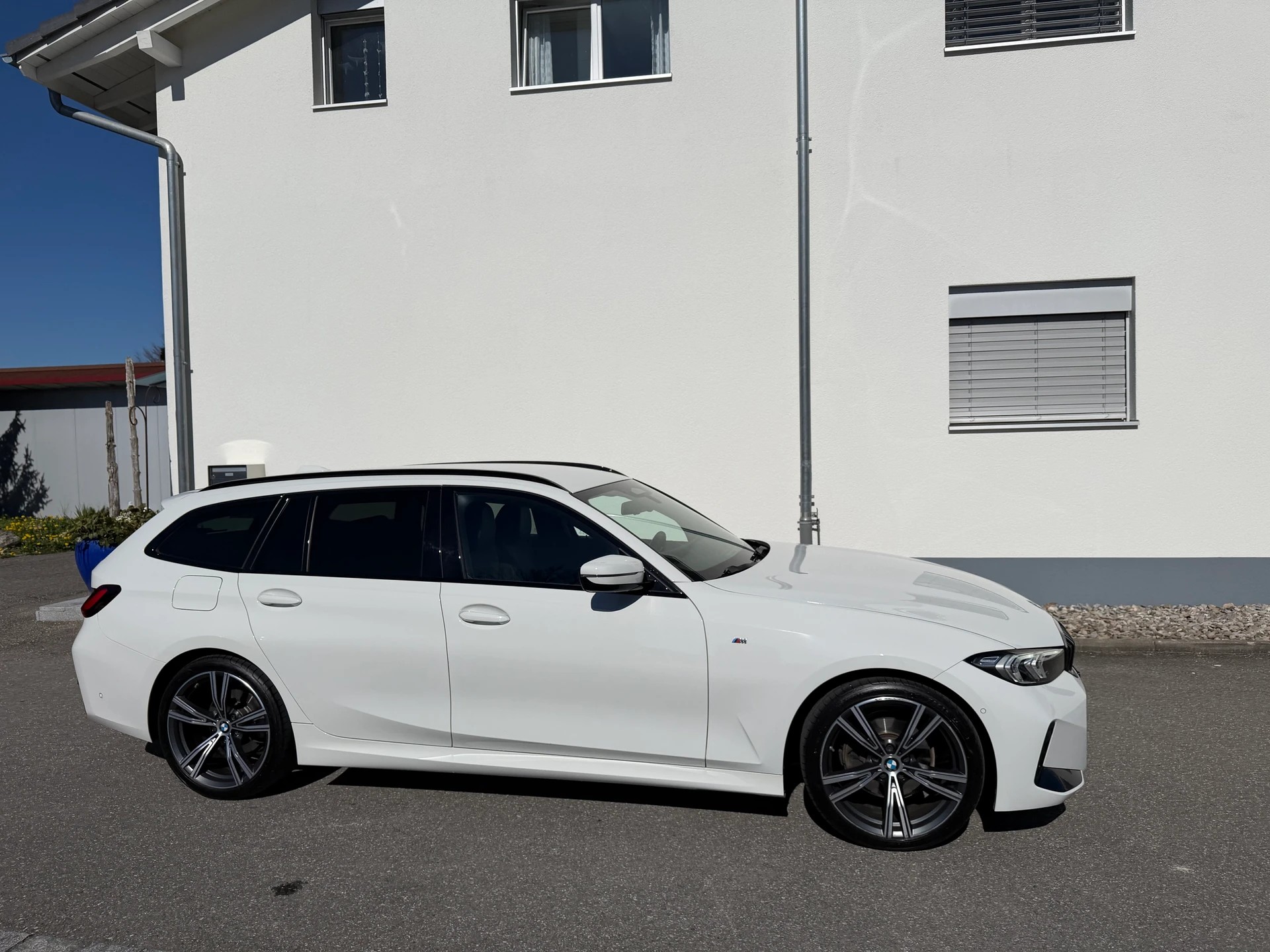 BMW 320d xDrive 48V Touring Steptronic M Sport-image-3