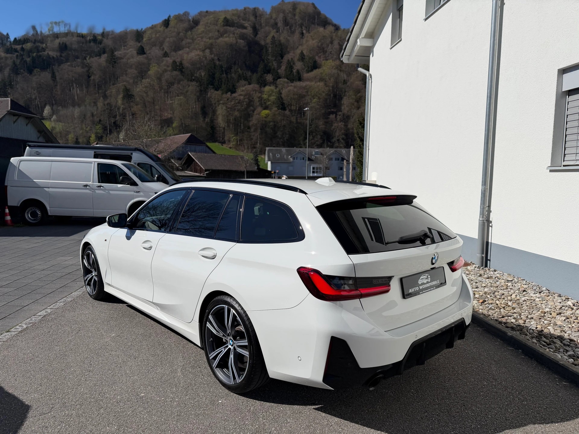 BMW 320d xDrive 48V Touring Steptronic M Sport-image-13