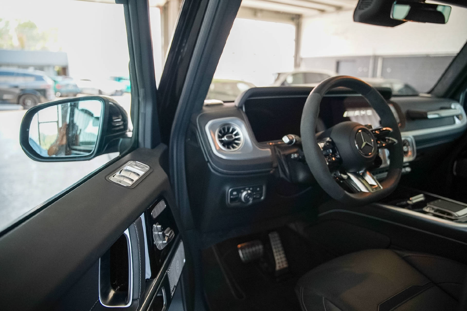 MERCEDES-BENZ G 63 AMG 9G-Tronic Two-Tone-image-8