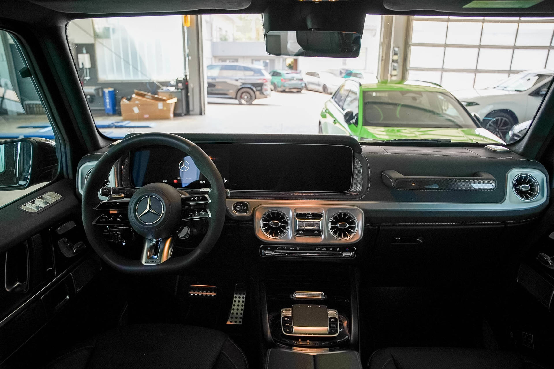 MERCEDES-BENZ G 63 AMG 9G-Tronic Two-Tone-image-11