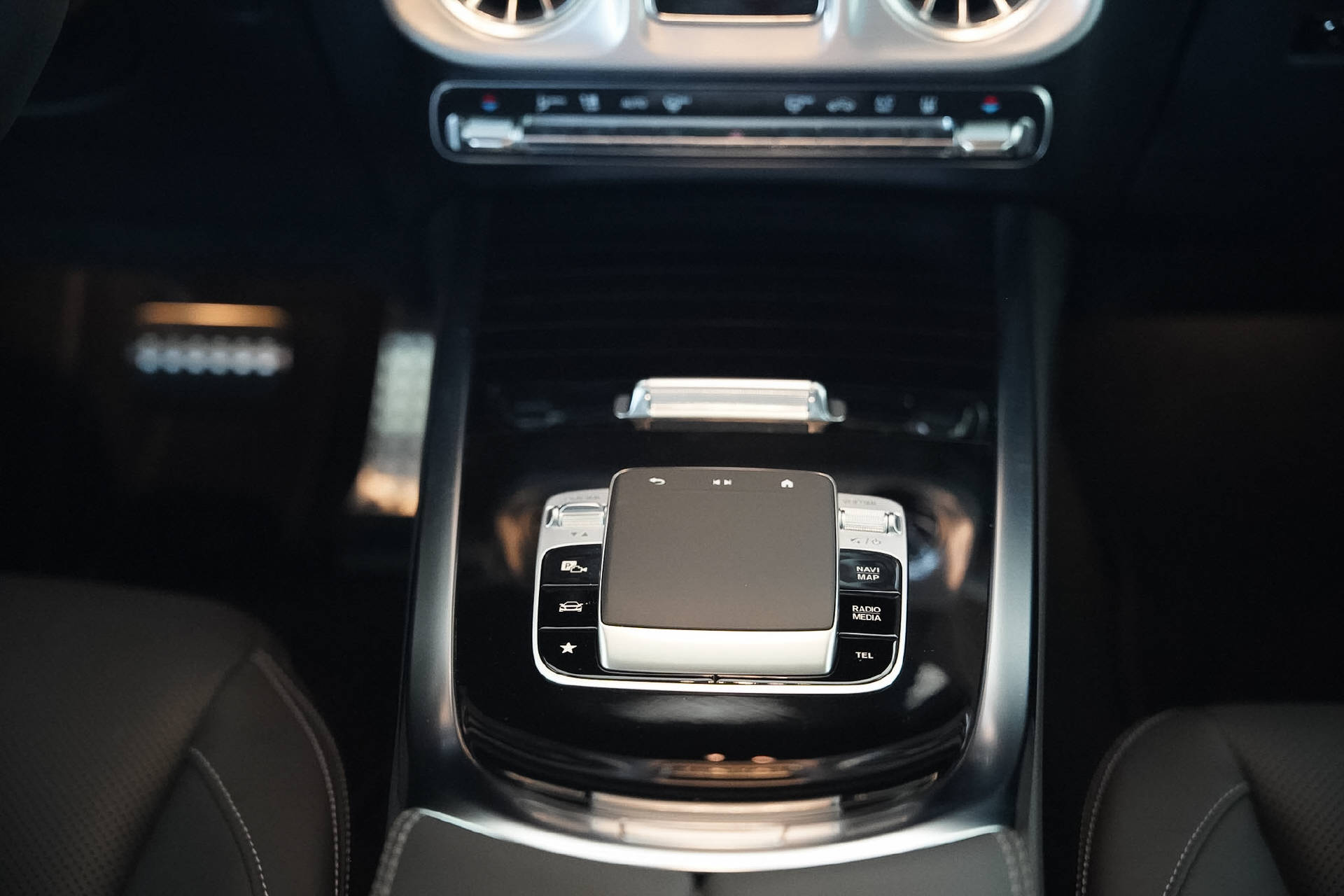 MERCEDES-BENZ G 63 AMG 9G-Tronic Two-Tone-image-13