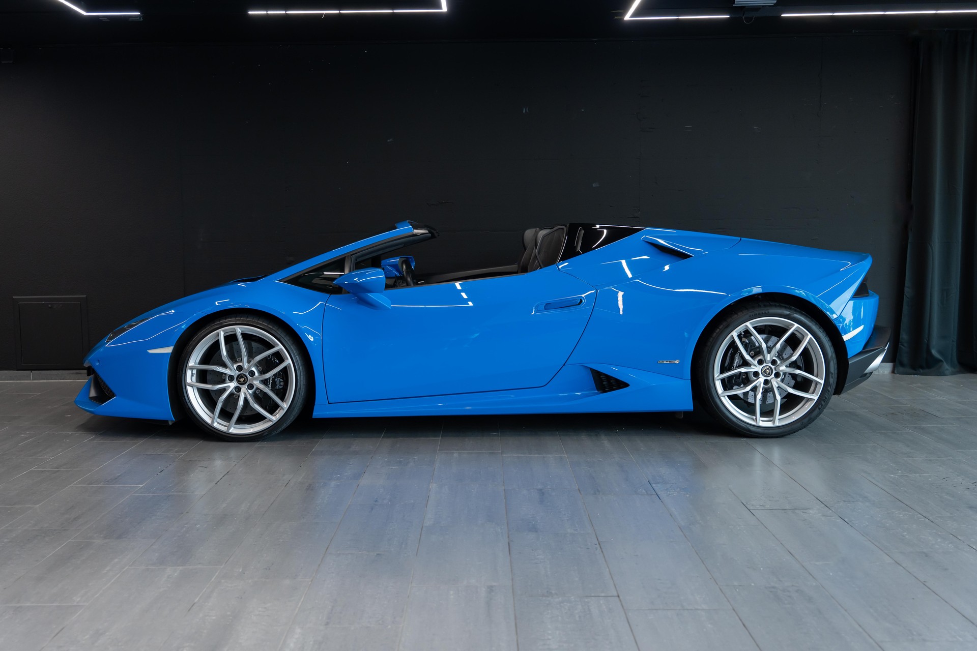 LAMBORGHINI Huracan LP610-4 Spyder DCT / CH AUTO / LE MANS BLUE / Service Lamborghini-image-5
