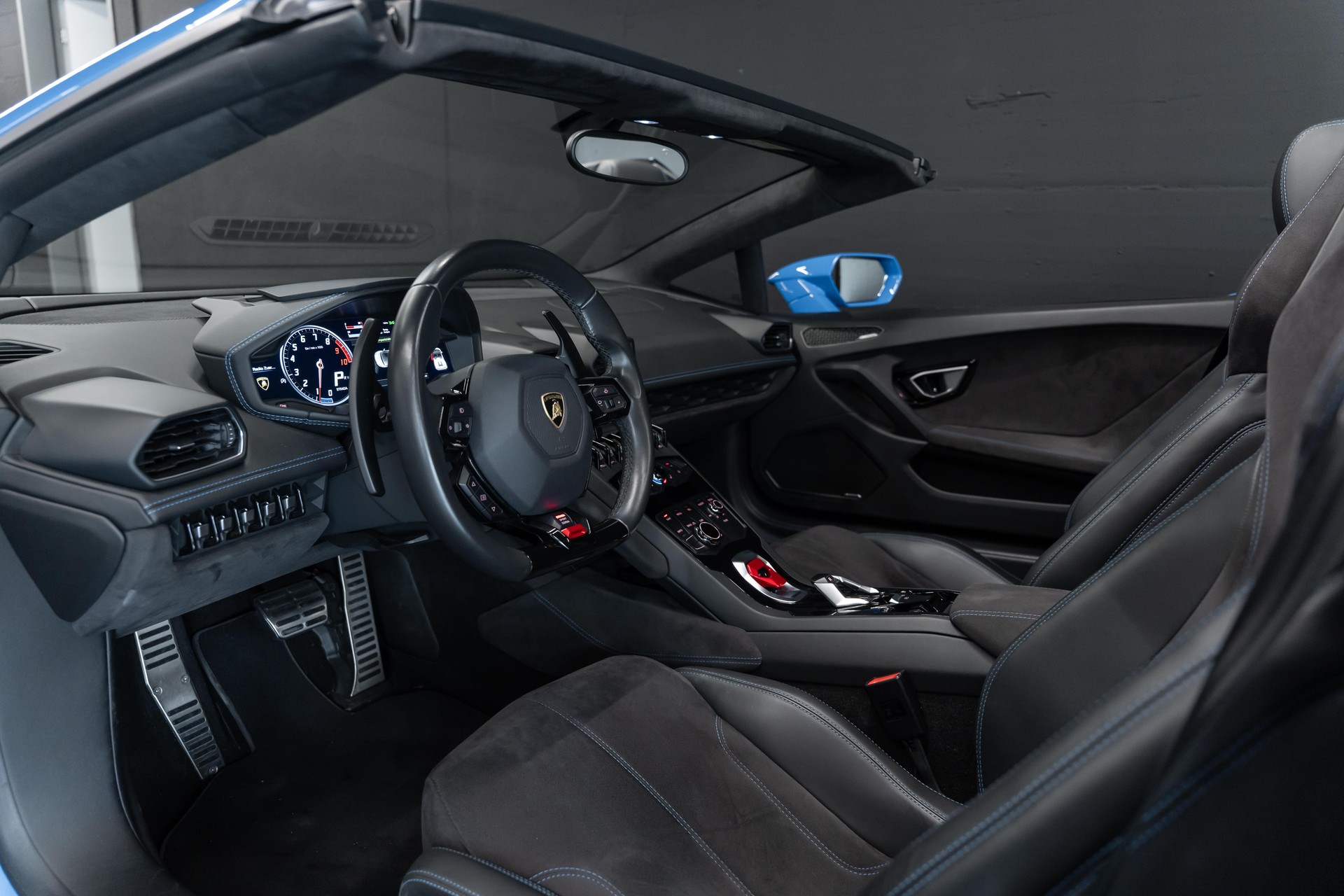 LAMBORGHINI Huracan LP610-4 Spyder DCT / CH AUTO / LE MANS BLUE / Service Lamborghini-image-11