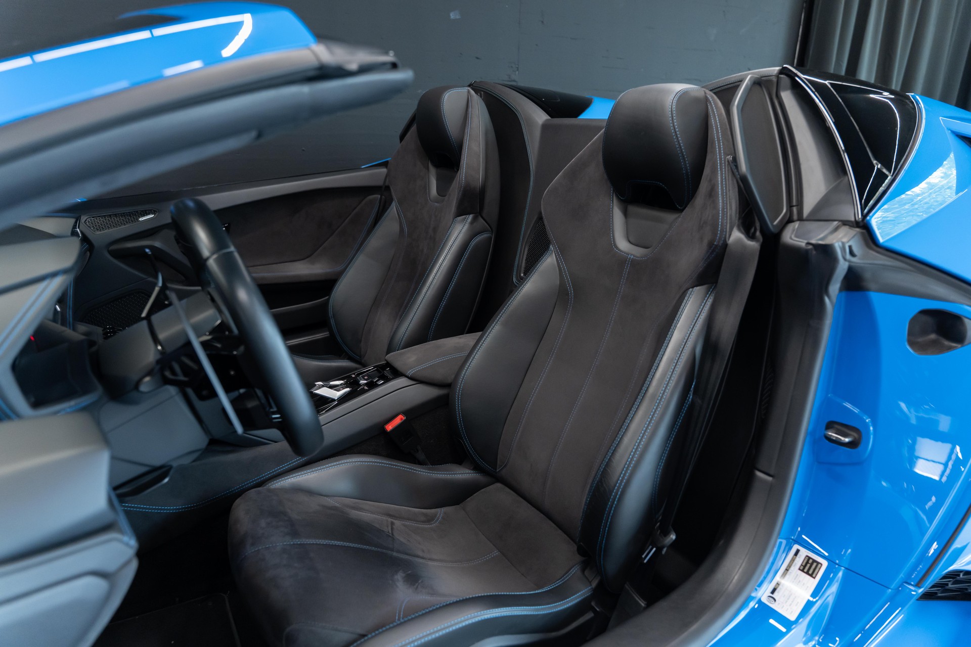 LAMBORGHINI Huracan LP610-4 Spyder DCT / CH AUTO / LE MANS BLUE / Service Lamborghini-image-12