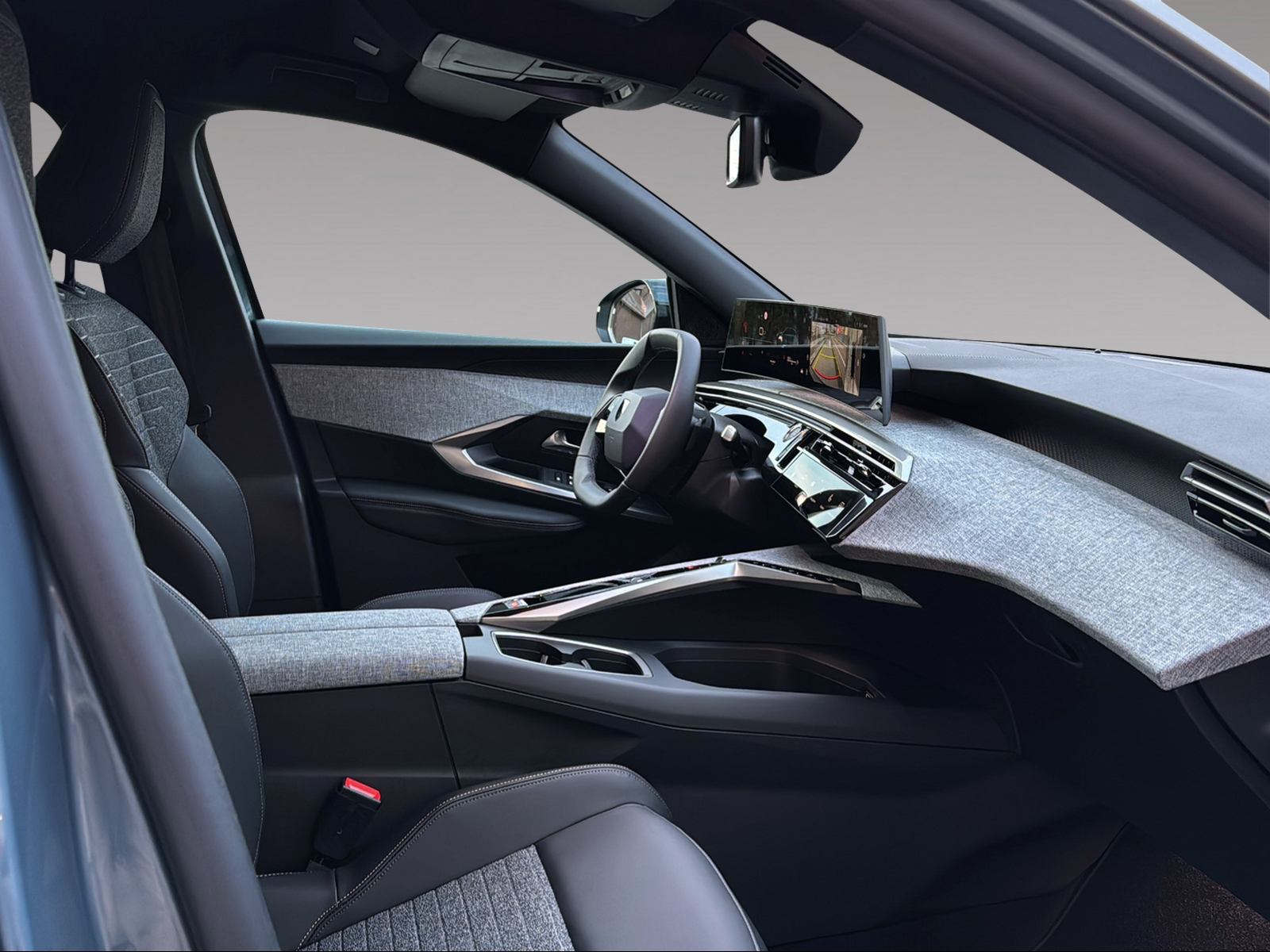 PEUGEOT 3008 1.2 Hybrid Allure-image-8